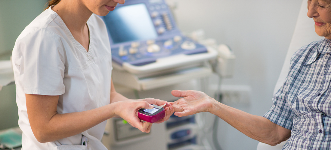 A nurse measuring a patient's blood glucose | Doylestown Health